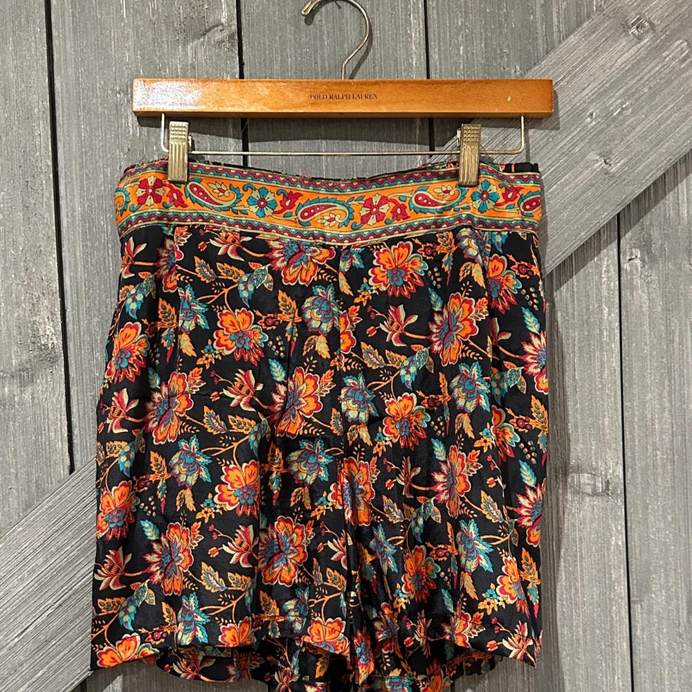 100% silk Floral Patterned Shorts with Paisley Waistband purchased in Italy 🇮🇹